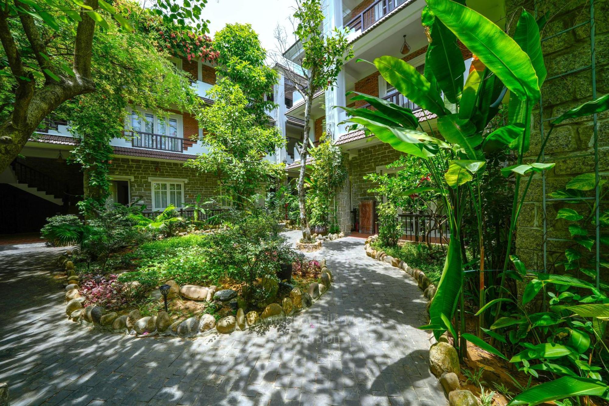 Blooms Boutique Village Resort