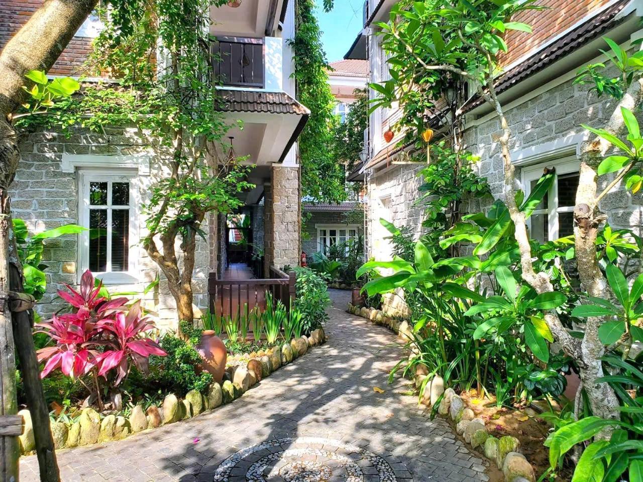 Resort Blooms Boutique Village